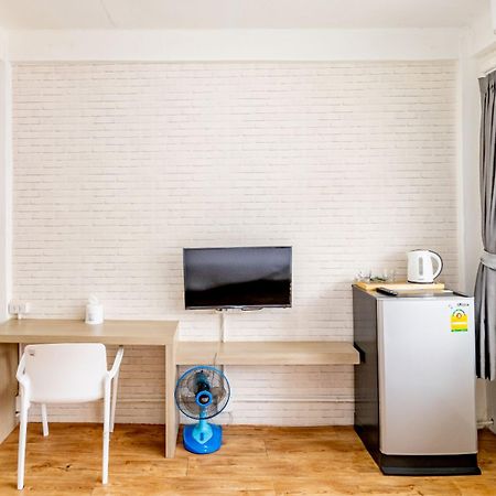 Ze Residence Bang Aor Station Bangkok Exterior photo
