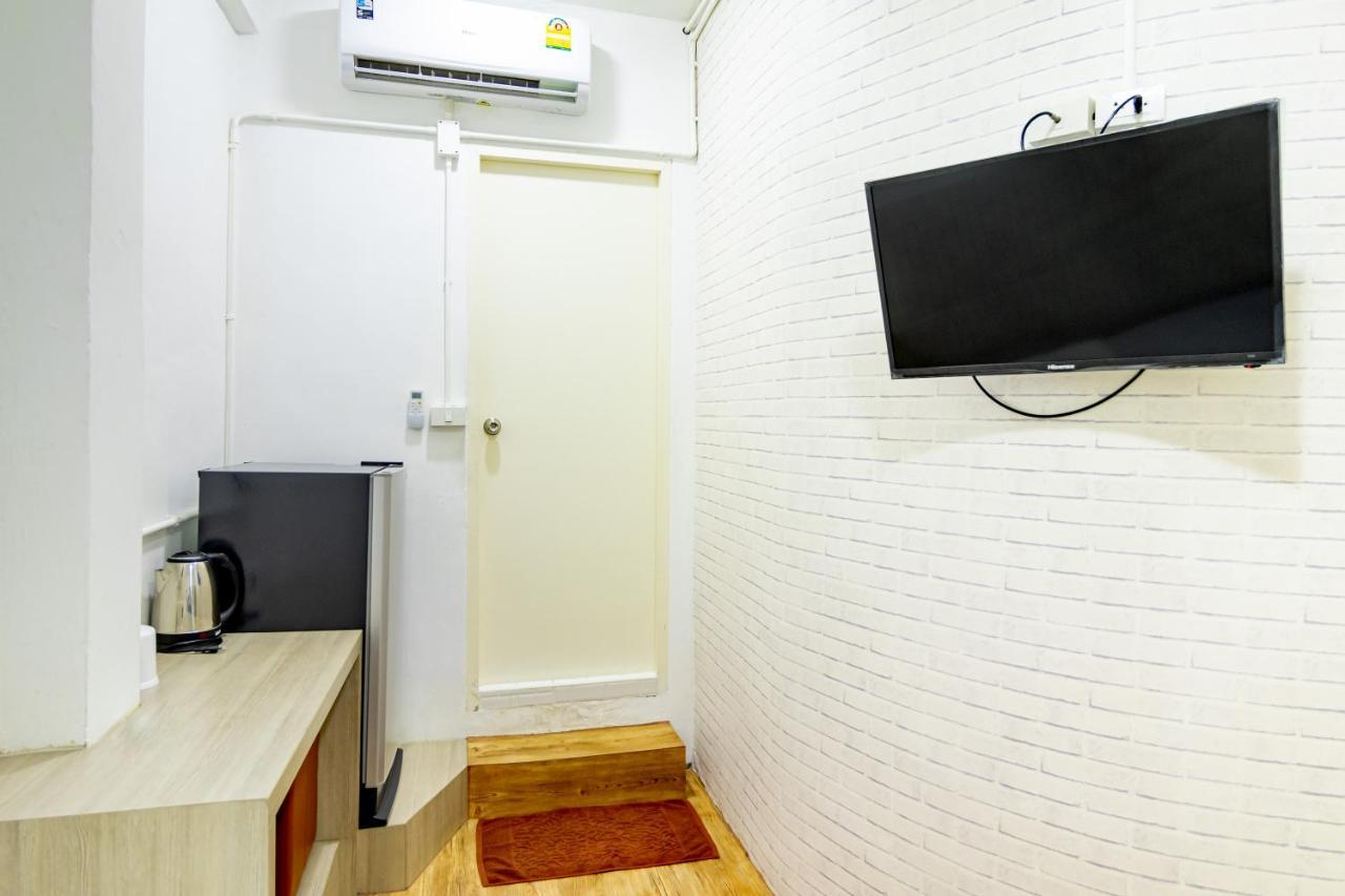 Ze Residence Bang Aor Station Bangkok Exterior photo