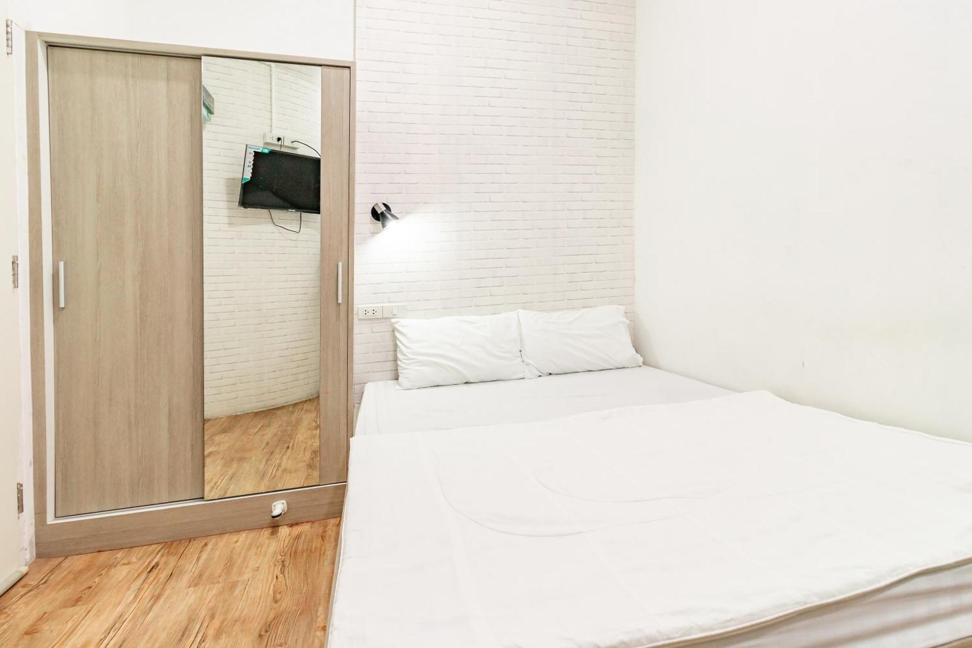Ze Residence Bang Aor Station Bangkok Exterior photo