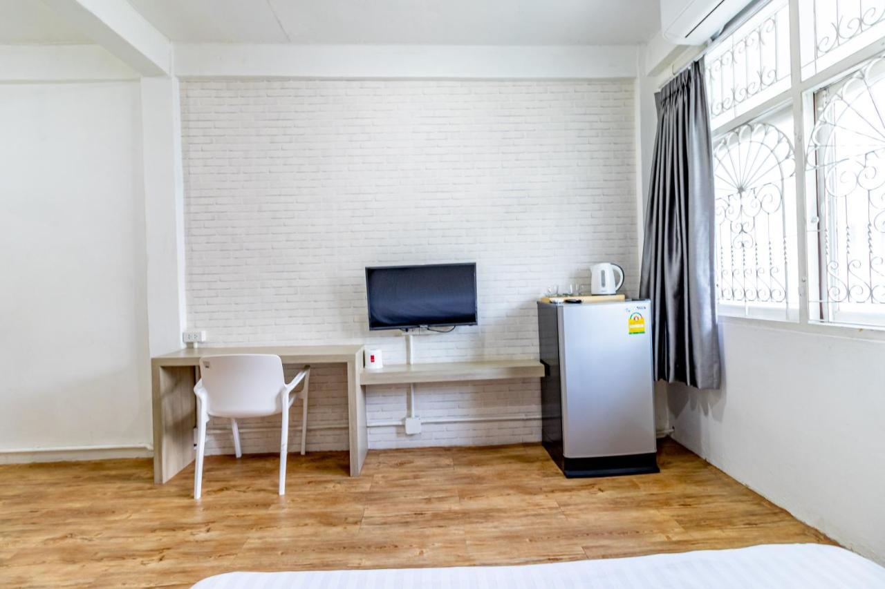 Ze Residence Bang Aor Station Bangkok Exterior photo