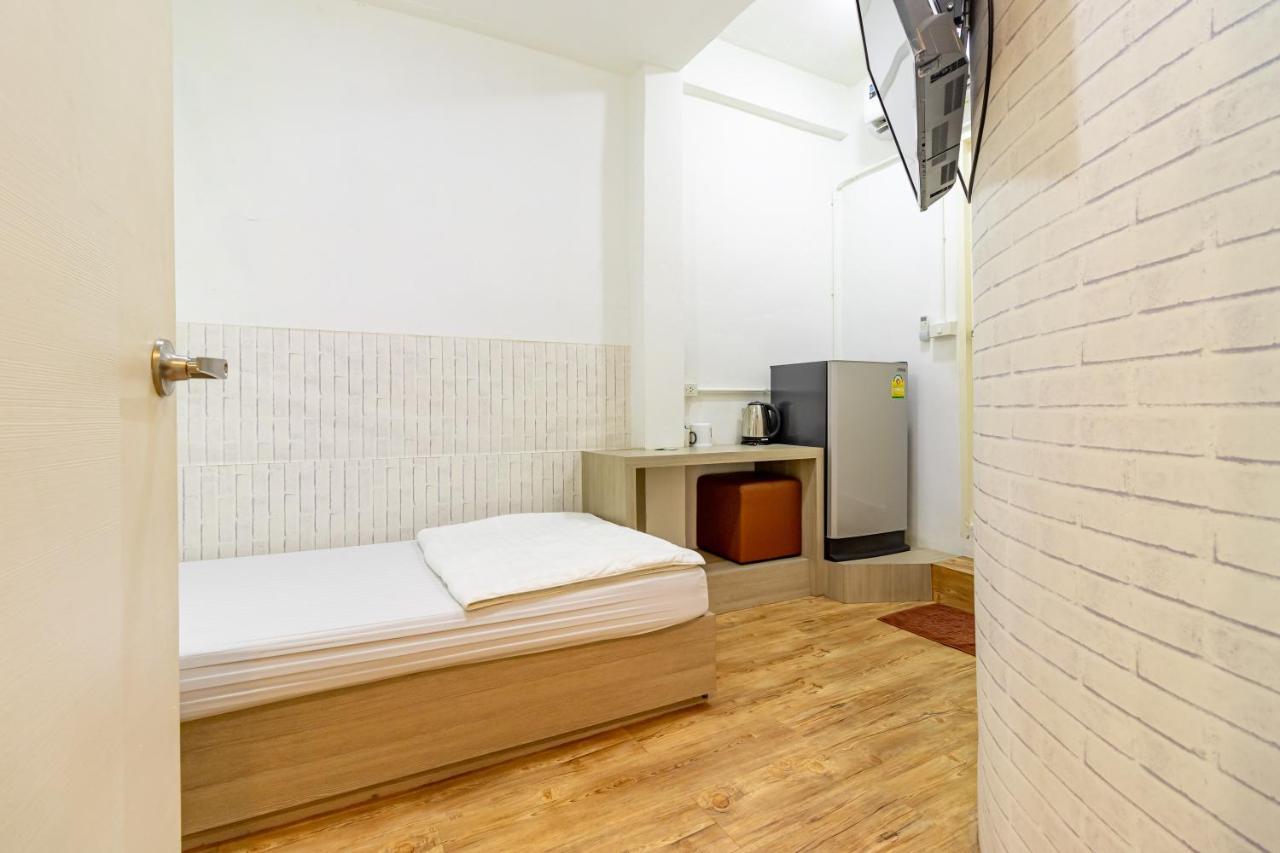 Ze Residence Bang Aor Station Bangkok Exterior photo