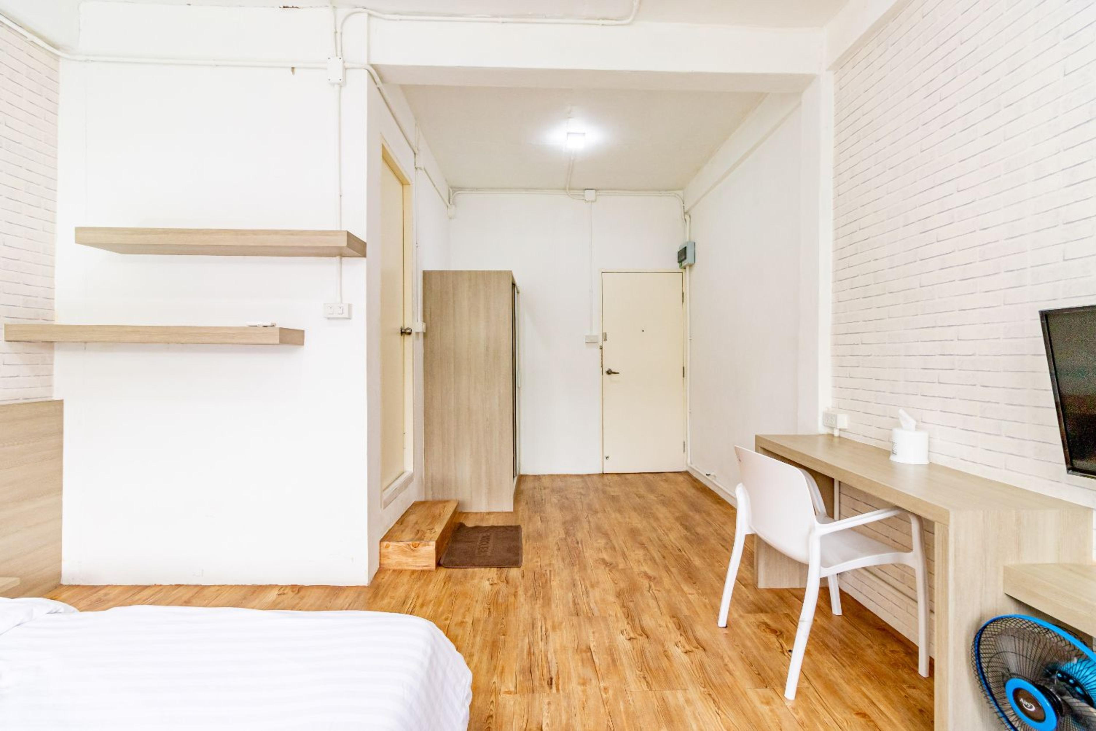 Ze Residence Bang Aor Station Bangkok Exterior photo