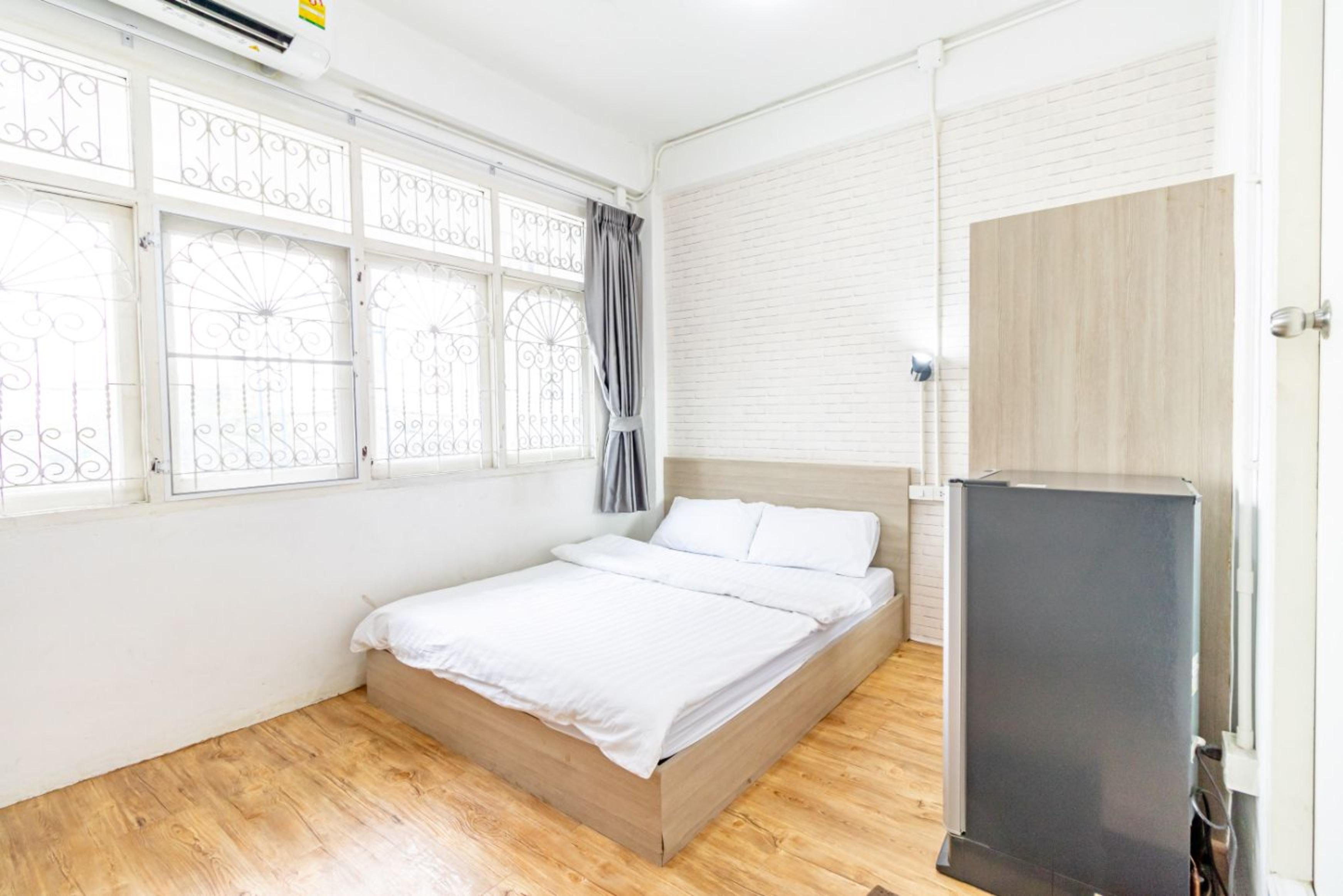 Ze Residence Bang Aor Station Bangkok Exterior photo