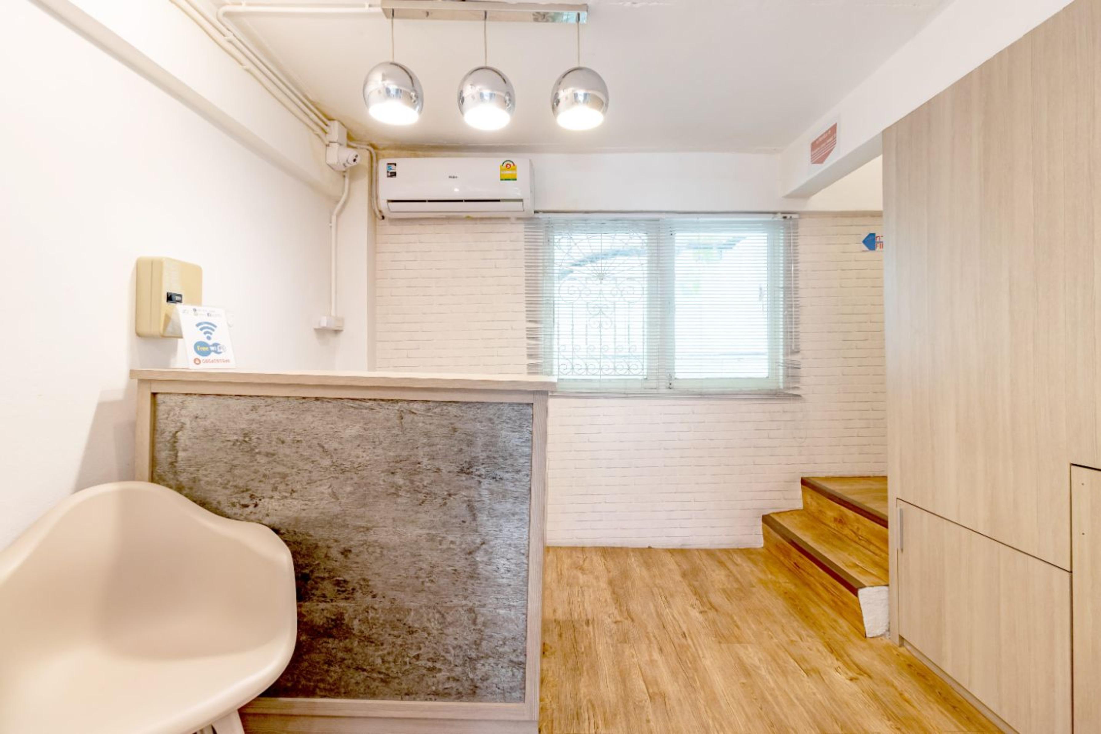 Ze Residence Bang Aor Station Bangkok Exterior photo
