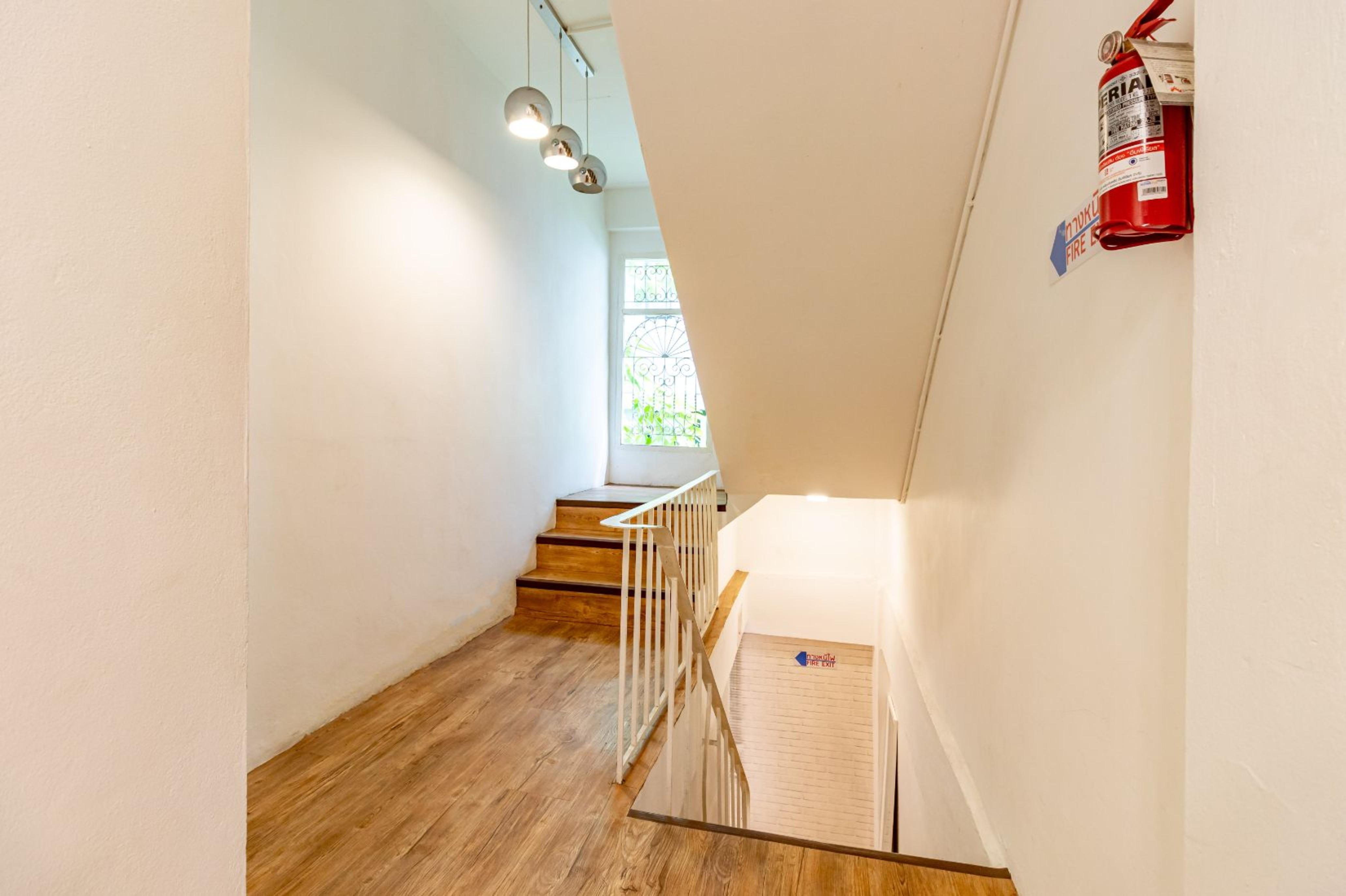 Ze Residence Bang Aor Station Bangkok Exterior photo